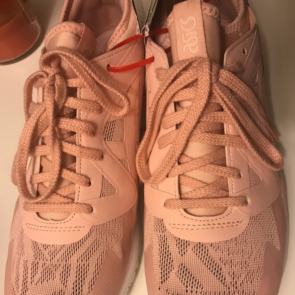 ASICS running shoes - Picture 4 of 7
